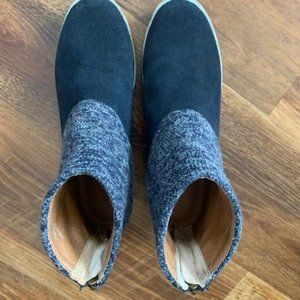 Adrienne Vittadini navy bootie